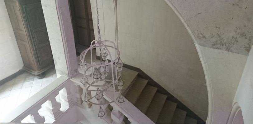 L'escalier du château et le lustre escalier_lustre_