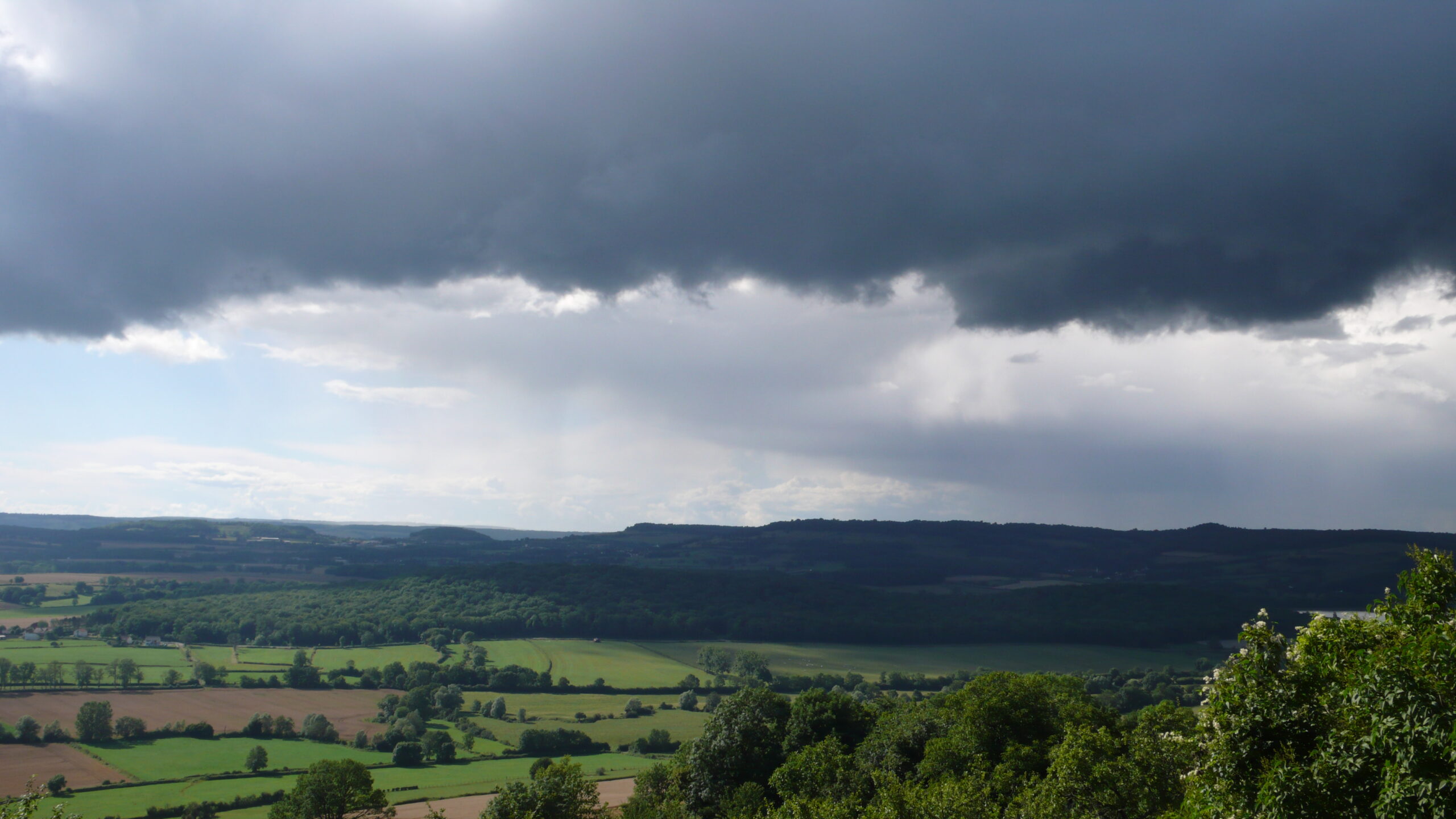 La plaine de l'Auxois après l'orage